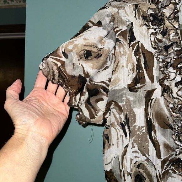 XL Semi Sheer (need cami) Floral Top. MUST BE BUNDLED - Picture 7 of 7